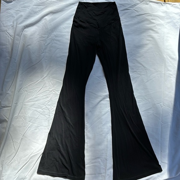 American eagle flare leggings. V shapes waist. - Picture 1 of 9